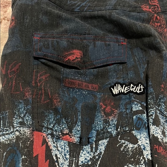 O'Neill Black and Red Board Shorts with Dynamic Design - Picture 6 of 6